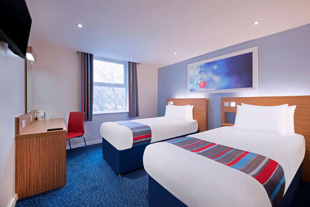 Travelodge Warrington Lowton Rum bild